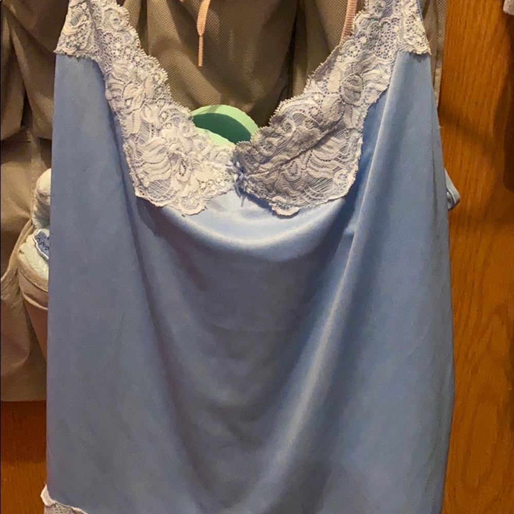 blue tanktop